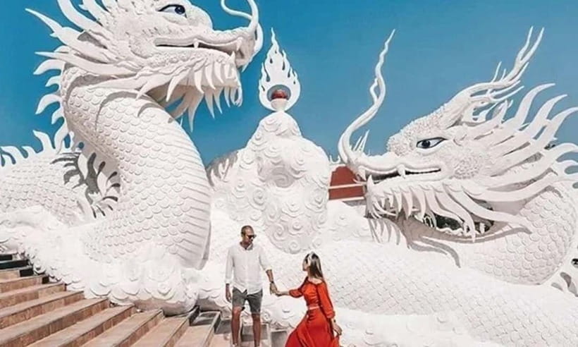 Chiang Mai: White Temple, Blue Temple, and Black House Tour - Wat Rong Khun (White Temple): the dragon details and the free-time factor