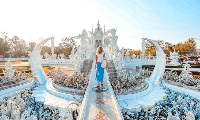 Chiang Mai: White Temple, Blue Temple, and Black House Tour - Guide, group size, and comfort on a packed temple day