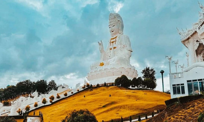 Chiang Mai: White Temple, Blue Temple, and Black House Tour - What to bring and what to avoid at the temples