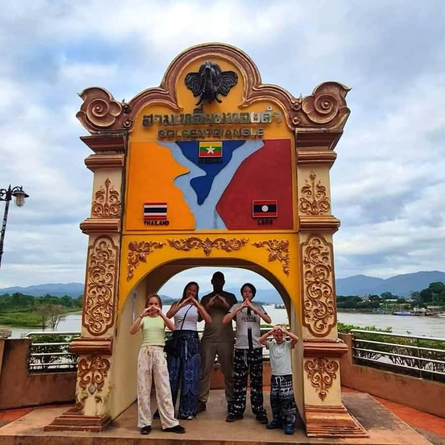 Chiang Rai: 3 Temples and Golden Triangle 1 Day Tour - The early start: pickup, road time, and how to handle it