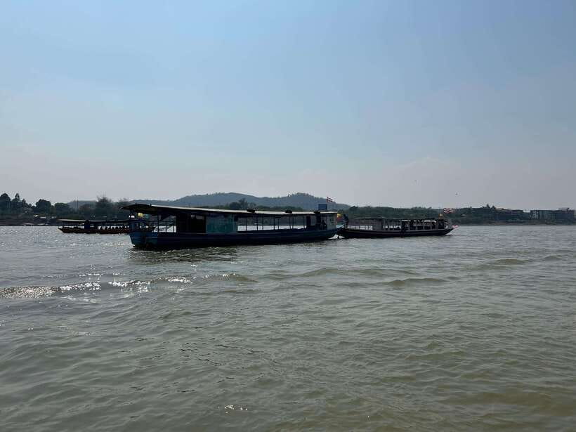 Chiang Rai: 7 Most Famous Highlights With Mekong Boat Trip - Wat Huay Pla Kang (Giant Guanyin): the statue + the view-from-here feeling