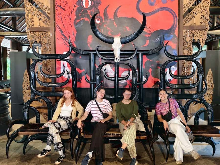 Chiang Rai: 7 Wonders in One Day! (Tickets & Lunch Included) - Long Neck Karen Village: culture and daily life, with respect built in