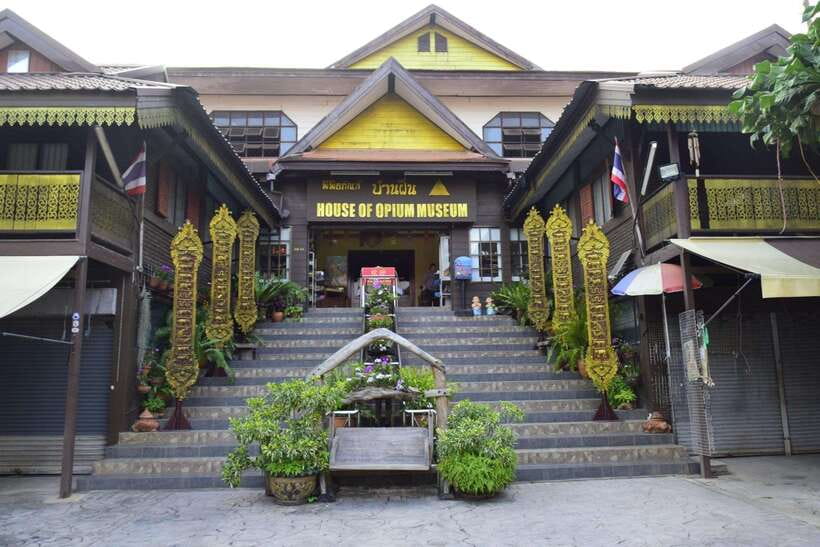 Chiang Rai: All 7 Amazing Attractions With Mekhong Boat Trip - Lunch at a clean Thai buffet: fuel for the rest of the day