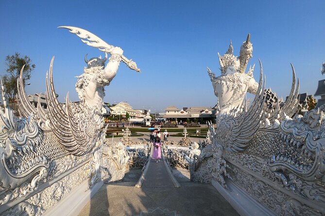 Chiang Rai and White Temple Private All-Inclusive Day-Tour - Wat Rong Suea Ten Blue Temple: a shorter stop with big visual payoff