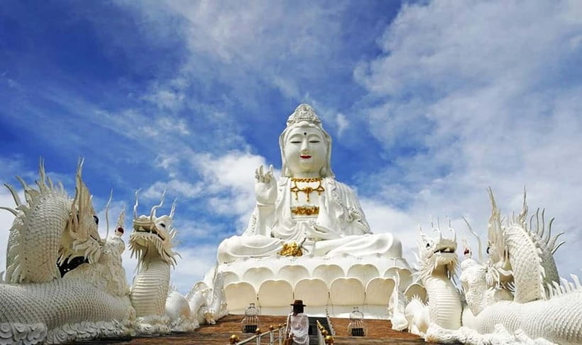 Chiang Rai: Excursion White, Blue,Red Temples & Lalitta Café - Chiang Mai to Chiang Rai: A long day with a clear purpose