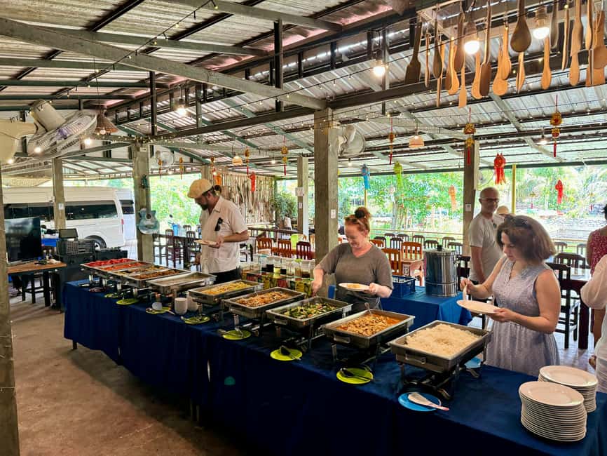 Chiang Rai: Explore Top 7 Attractions + FREE Lunch Buffet - Stop 2: Wat Rong Sue Ten (Blue Temple) and the Tiger Dance Temple vibe