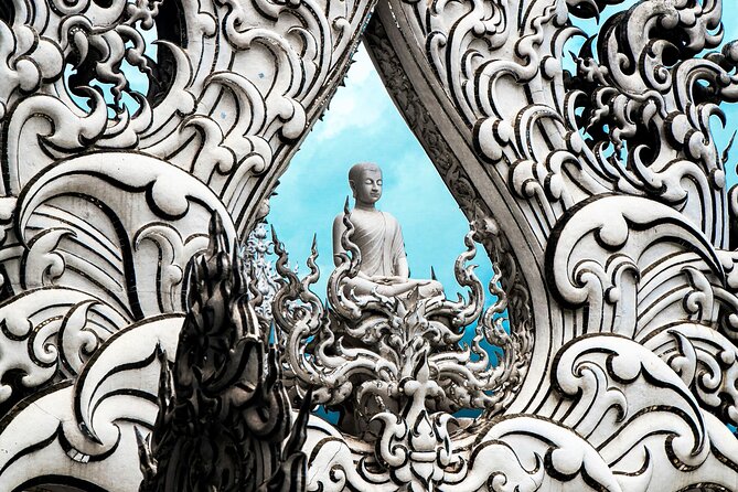 Chiang Rai Famed Temples and Golden Triangle Tour from Chiang Mai - Karen Long Neck Village: a short cultural stop with real questions