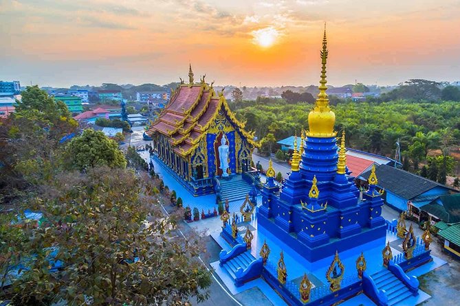 Chiang Rai Food & Night Market Walking Tour with Local Host - The best part of a 5:00 pm start: temples then street food