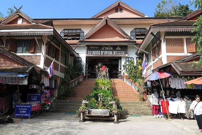 Chiang Rai, Golden Triangle and Long Neck Karen - The guide experience: English narration that keeps the story moving