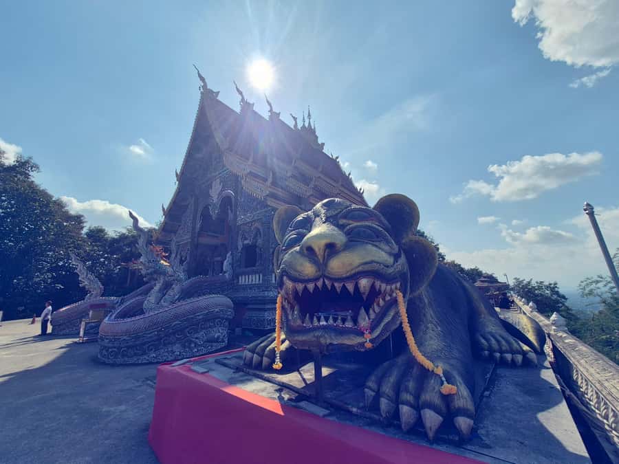 Chiang Rai: Half-Day Custom private Tour - Blue Temple (Wat Rong Suea Ten): color, murals, and a different kind of calm