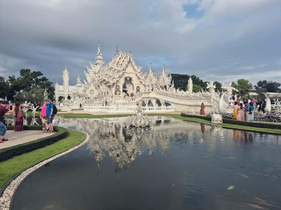 Chiang Rai : Half-Day Temple Tour in Chiang Rai (8 am -1 pm) - The private guide advantage (and why it matters at temples)