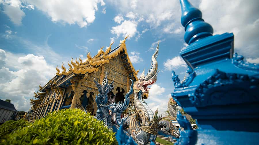 Chiang Rai: Private 1 Day Temple Tour - Private Chiang Rai temple day, priced for small groups