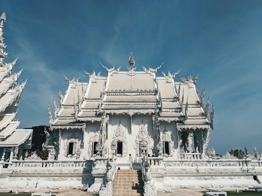 Chiang Rai: Private 1 Day Temple Tour - Baan Dam Museum: the oddball pause that makes the day feel complete