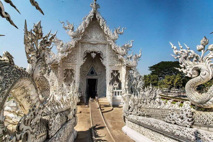 Chiang Rai: Private Half Day Tour – Temples & City Sights - Pickup, timing, and the walking/heat reality check