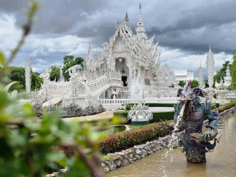 Chiang Rai: Private Tour with Driver and Custom Itinerary - A comfort break at Lalitta Café and driver-led food options