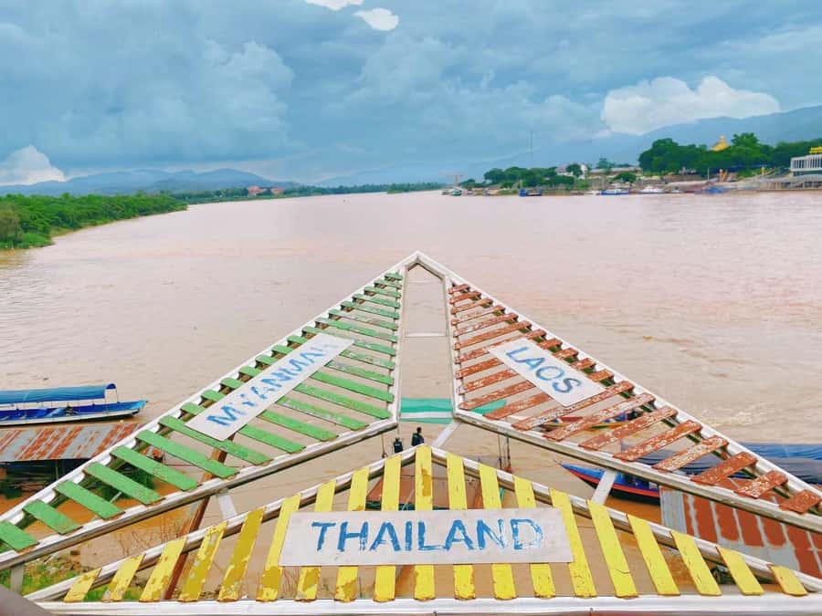Chiang Rai Red Temple & Golden Triangle Boat Trip Free Lunch - A Chiang Rai Temples Day That Starts Early and Ends Late