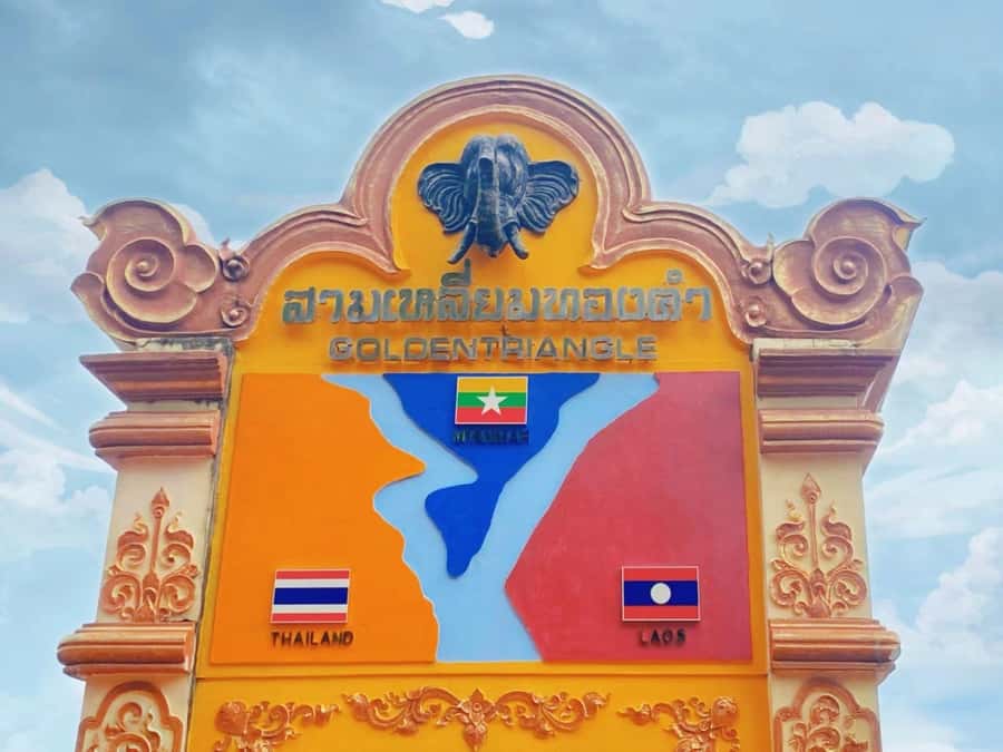 Chiang Rai Red Temple & Golden Triangle Boat Trip Free Lunch - Wat Rong Khun White Temple: All About Detail and First Impressions