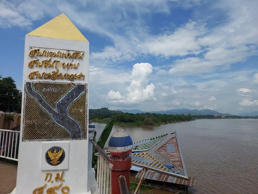 Chiang Rai: Temple Treasures & Popular Sightseeings (Buffet) - Wat Rong Suea Ten (Blue Temple): A Calmer Stop in the Middle