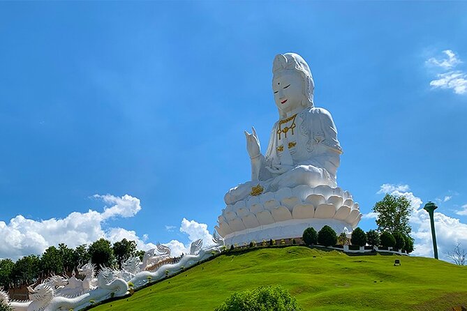 Chiang Rai Temples Private Tour from Chiang Mai - All Inclusive - Lunch in Chiang Rai: fuel for the back half of the day