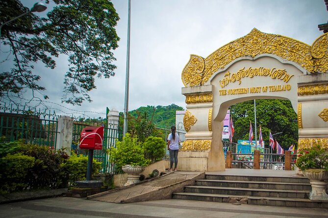 Chiang Rai Tour: Hot Spring,White Temple, Golden Triangle, Yao - The 7am pickup: how the day actually feels