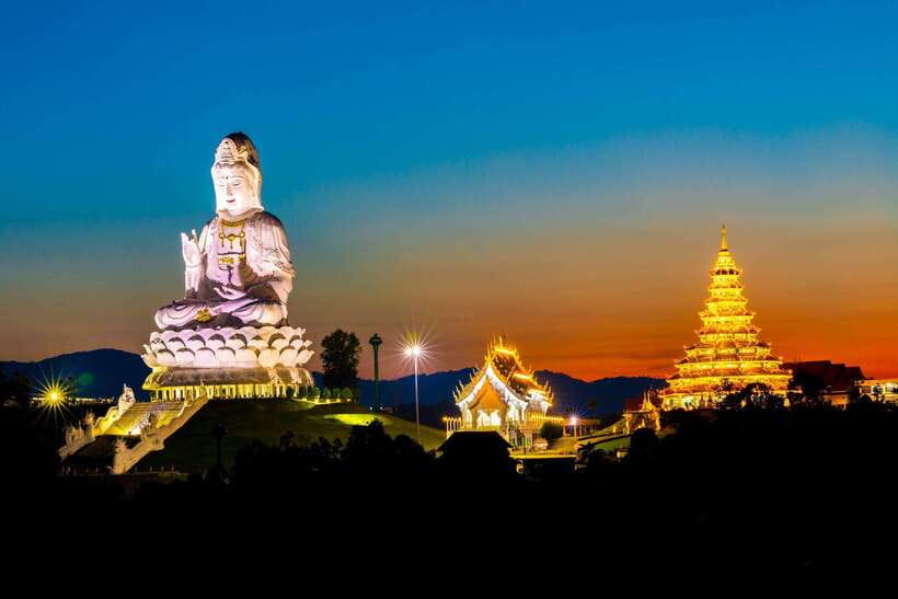 Chiang Rai Tour: White & Blue & Big Buddha (Red)Temples - The Long Van Run From Chiang Mai (And How to Make It Feel Easier)