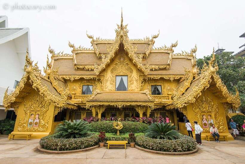 Chiang Rai Tour: White & Blue & Big Buddha (Red)Temples - Lunch, Water, and Staying on Your Feet