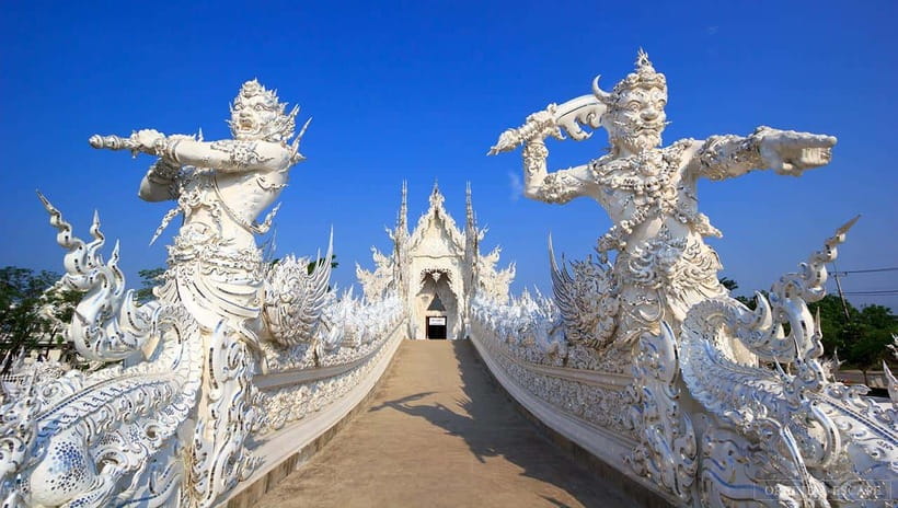Chiang Rai Tour: White & Blue & Big Buddha (Red)Temples - What the Day Feels Like: Pace, Group Size, and Guide Communication