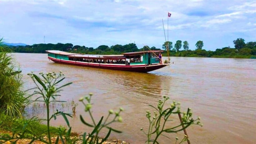 Chiang Rai:3D2N Transfer to Luang Prabang by Slow Boat - Chiang Rai to the border: the VIP van and the midday timing