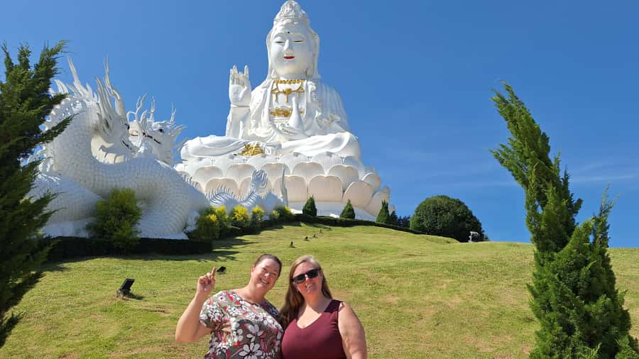 Chiang Rai:Guided Highlights attraction places private tour - Choui Fong Tea Farm: tasting Chinese Oolong and shopping without pressure