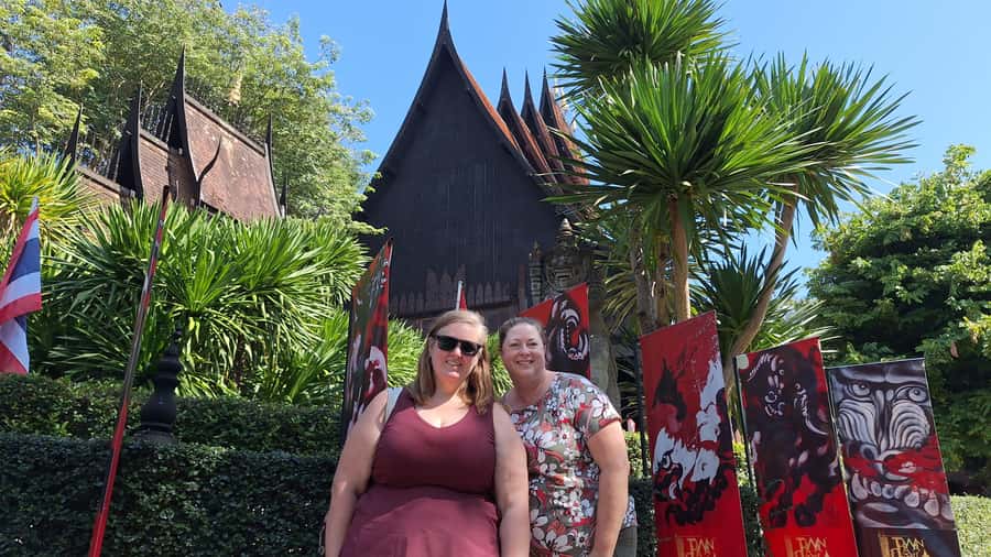Chiang Rai:Guided Highlights attraction places private tour - Golden Triangle borders: Mekong and Ruak, plus three-country geography