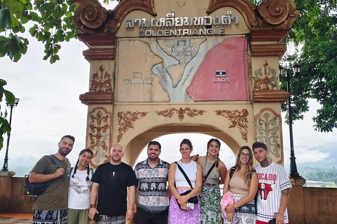 Chiang Rai:Guided Highlights Full-Day Tour-FREE LUNCH BUFFET - Wat Rong Khun White Temple: modern temple art in a tight window