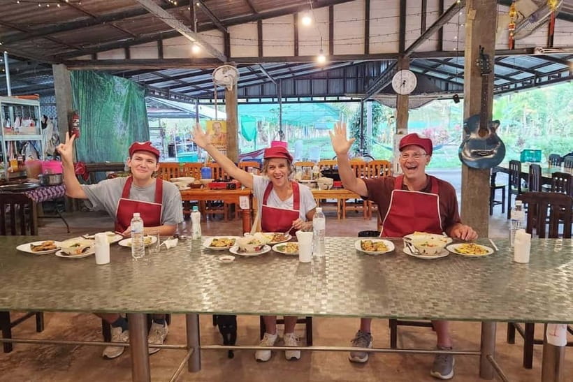 Chiang Rai:Lanna Home Cooking Class at Give Green Farm House - Give Green Farm House and the organic ingredient advantage
