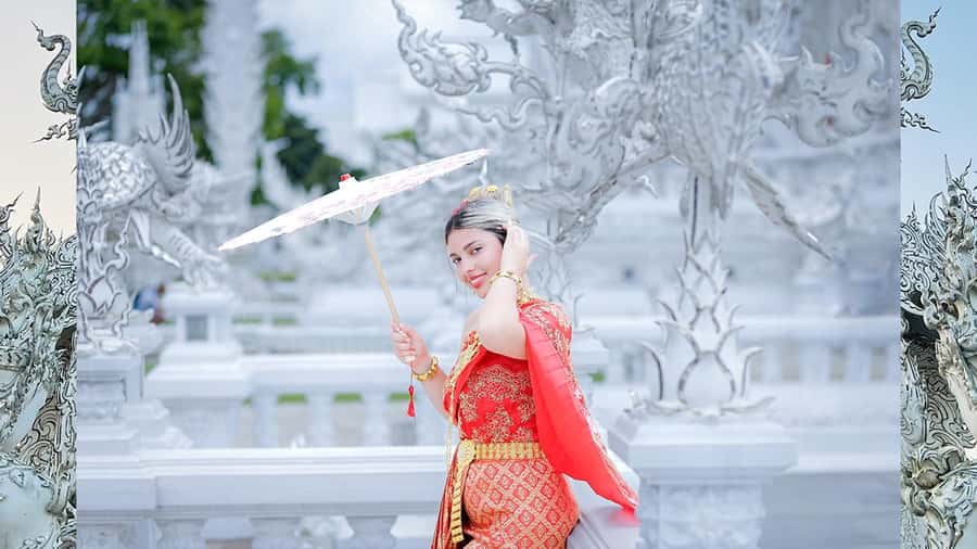 Chiang Rai:Photos of traditional Thai costumes,White Temple - Hair styling and pose coaching you can actually use