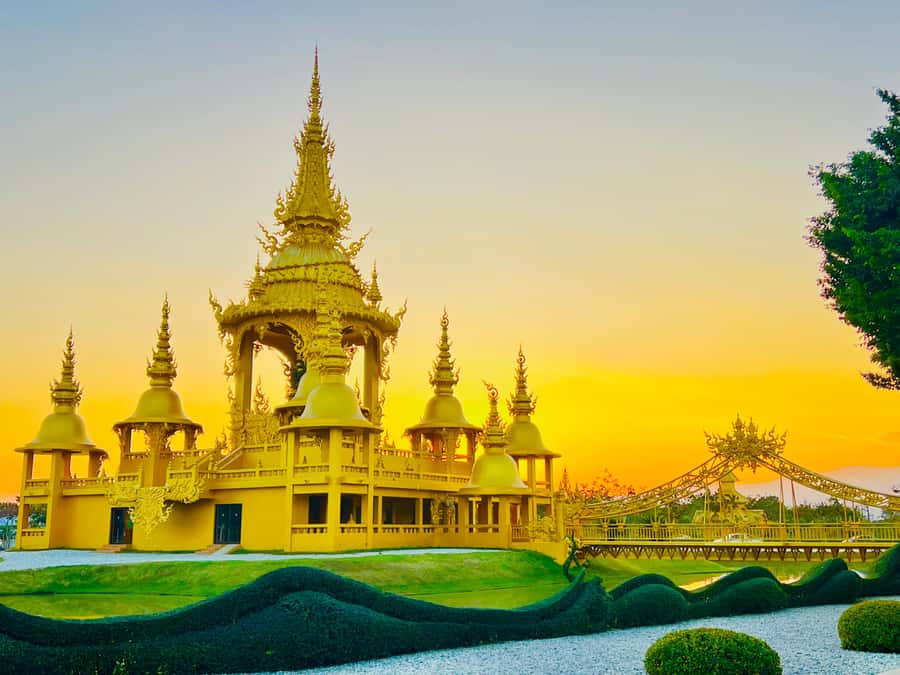 Chiang Rai:Private Transfer to Chiang Mai with Temples Visit - Baan Dam (Black House): Dark-Toned Art Meets Preserved Lanna Style