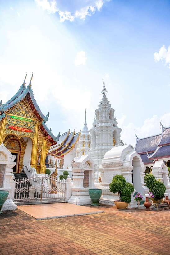 Chiangma: Wat ban den, Blue Temple & Sticky Waterfall. - The Temple Rules That Save You Awkward Moments