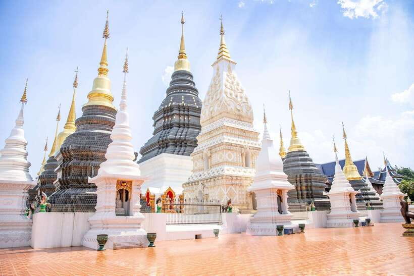 Chiangma: Wat ban den, Blue Temple & Sticky Waterfall. - What It’s Like Up There: How to Climb Comfortably