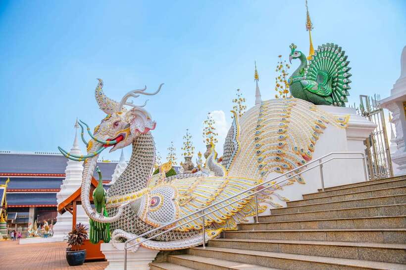 Chiangma: Wat ban den, Blue Temple & Sticky Waterfall. - Guides and Group Size: Small Group Means Better Control