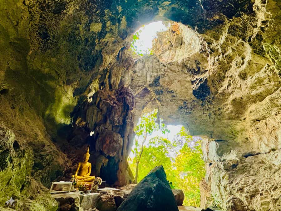 Chiangmai : Rainbow Cave , Unseen Canyon and Lanna temple - Rainbow Cave and Emerald Cave: color-washed limestone you’ll want to linger at