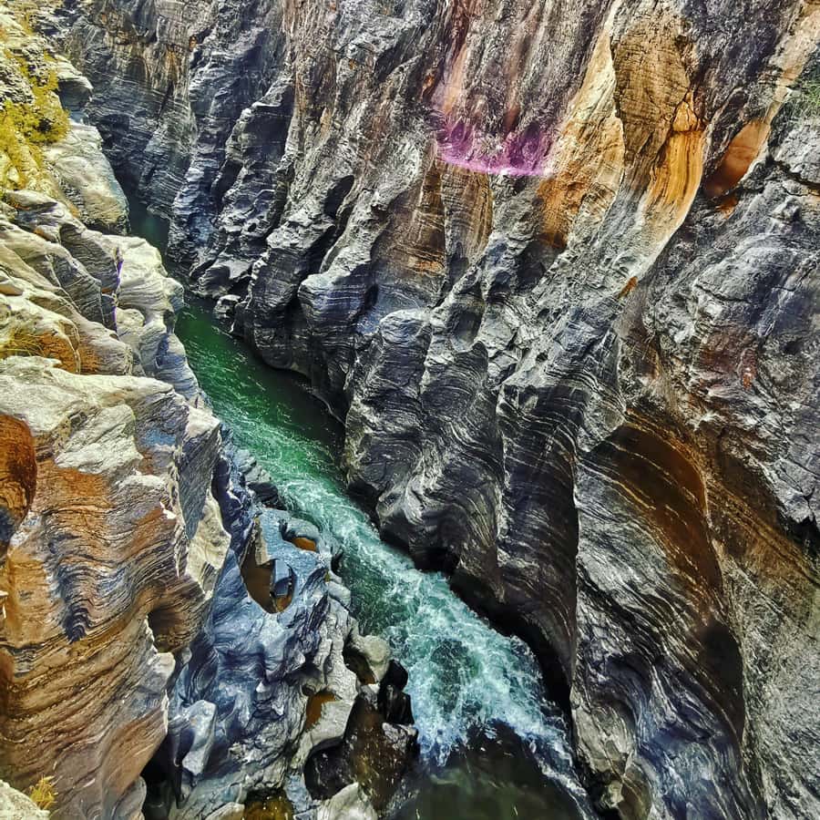 Chiangmai : Rainbow Cave , Unseen Canyon and Lanna temple - Pong Castle and the ancient Pong stupa: architecture with a spiritual anchor