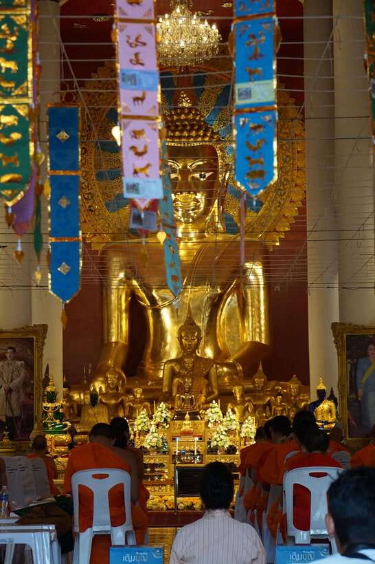 Chiangmai: Temple And City Walking Tour With Ex-Monk - Dress code and temple etiquette that keep the day smooth