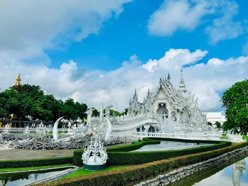 Chiangrai : Half Day Tour 3 Famous Temples / (Private tour) - Dress code and temple etiquette you’ll actually notice