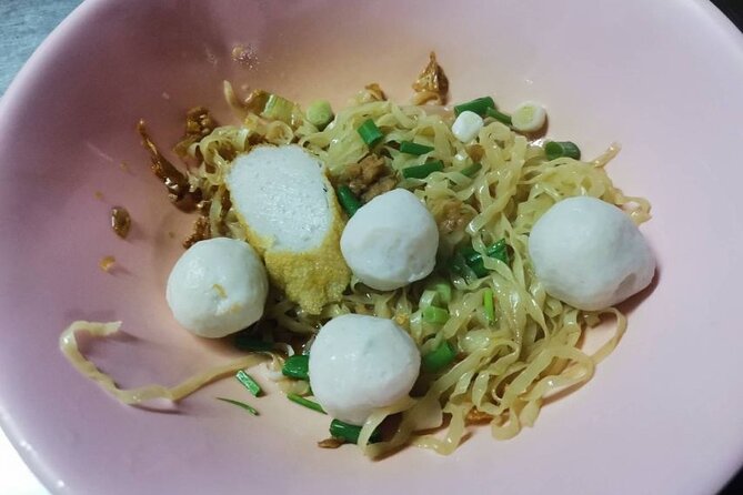 Chinatown Street Food Night Tour by Tuk Tuk in Bangkok - Yaowarat Road street food tastings: what to expect and how to enjoy it