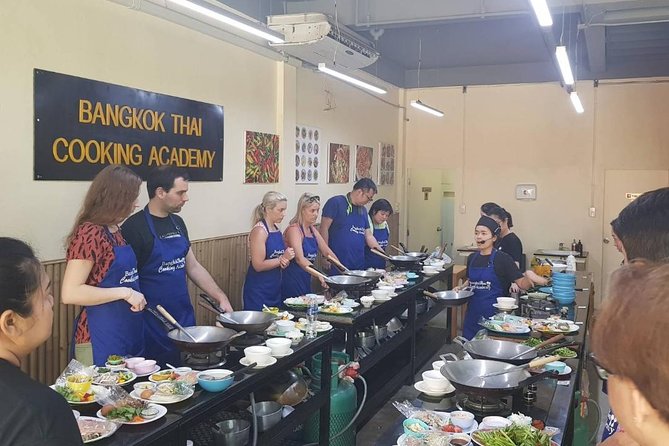 Choose 5 Dishes: Half-Day Cooking Class in Sukhumvit with Market Tour - Getting Oriented at BTS On Nut: Meeting Point That Saves Time