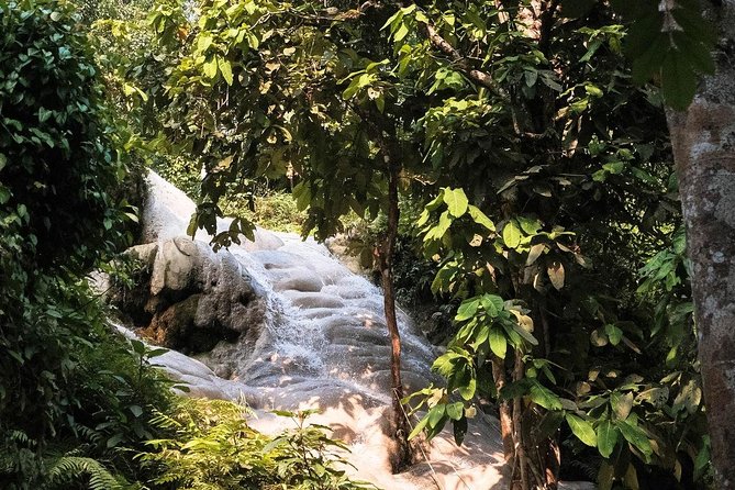 Climb Sticky Waterfall Like a Spiderman - Sticky Waterfall Fun in Northern Thailand (Bua Thong, Nam Phu Chet Si)