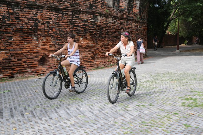 Colors of Ayutthaya Full-Day Bike Tour - Wat Chaiwatthanaram: riverbank views and a 1630 royal connection