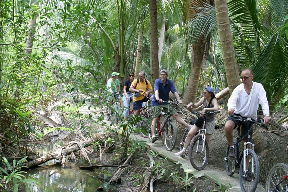 Colors Of Bangkok: 4-Hour Small Group Bike Tour - Bang Nam Phueng Floating Market and the lunch that powers the day