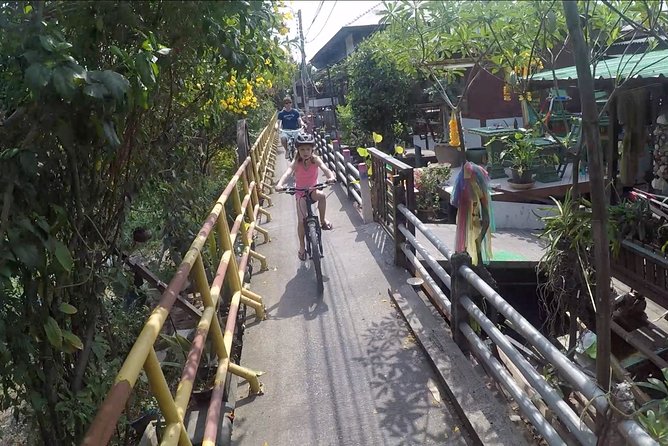 Colors of Bangkok Private tour - Getting from Rama III to the river: why the ride feels different