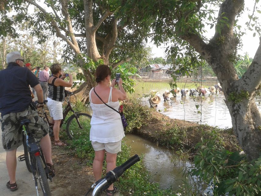Colors of Chiang Mai Guided Bicycle Tour - Quiet green roads and the village product stop