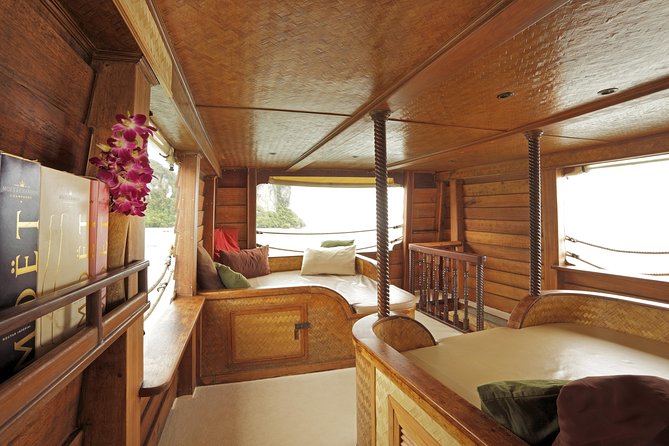 - Comfortable boat for cruising in Phang Nga Bay - The "Must-Do"! - A comfy boat day that keeps the pace human