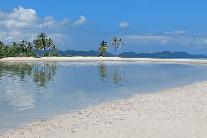 - Comfortable boat for cruising in Phang Nga Bay - The "Must-Do"! - Phang Nga Bay: 42 islands, caves, and the bird-nest cliff view